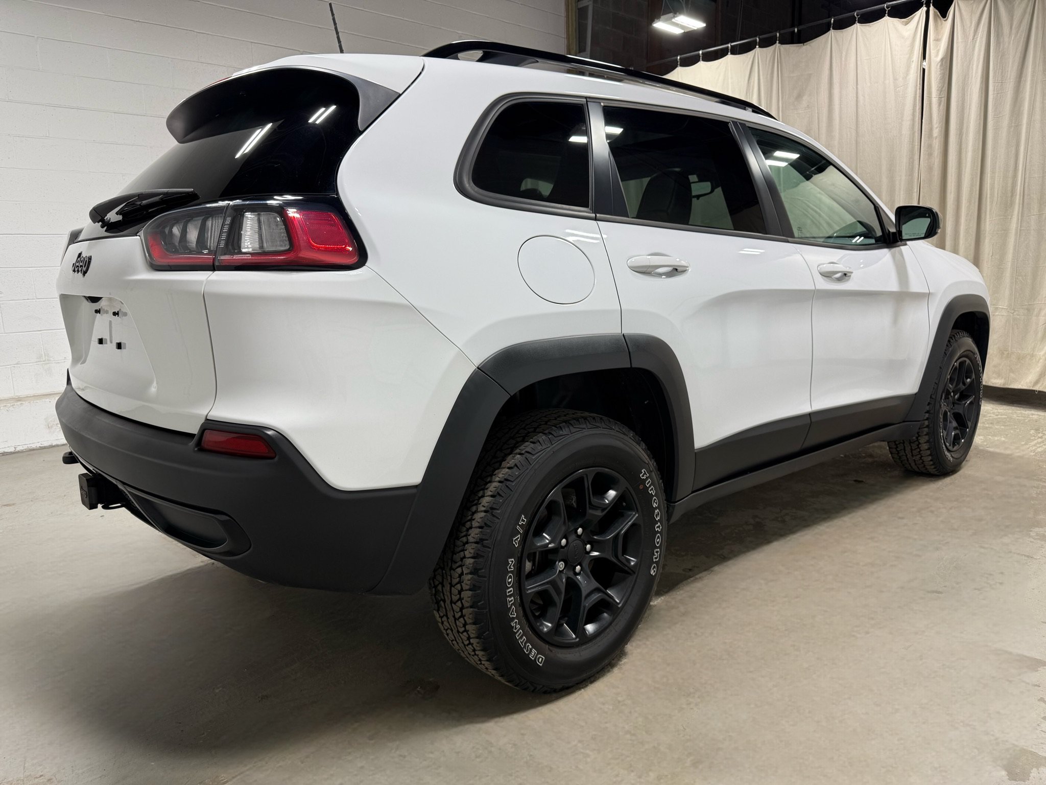 Used 2022 Jeep Cherokee Latitude w/ Sun & Sound Group AWD/4WD image 4