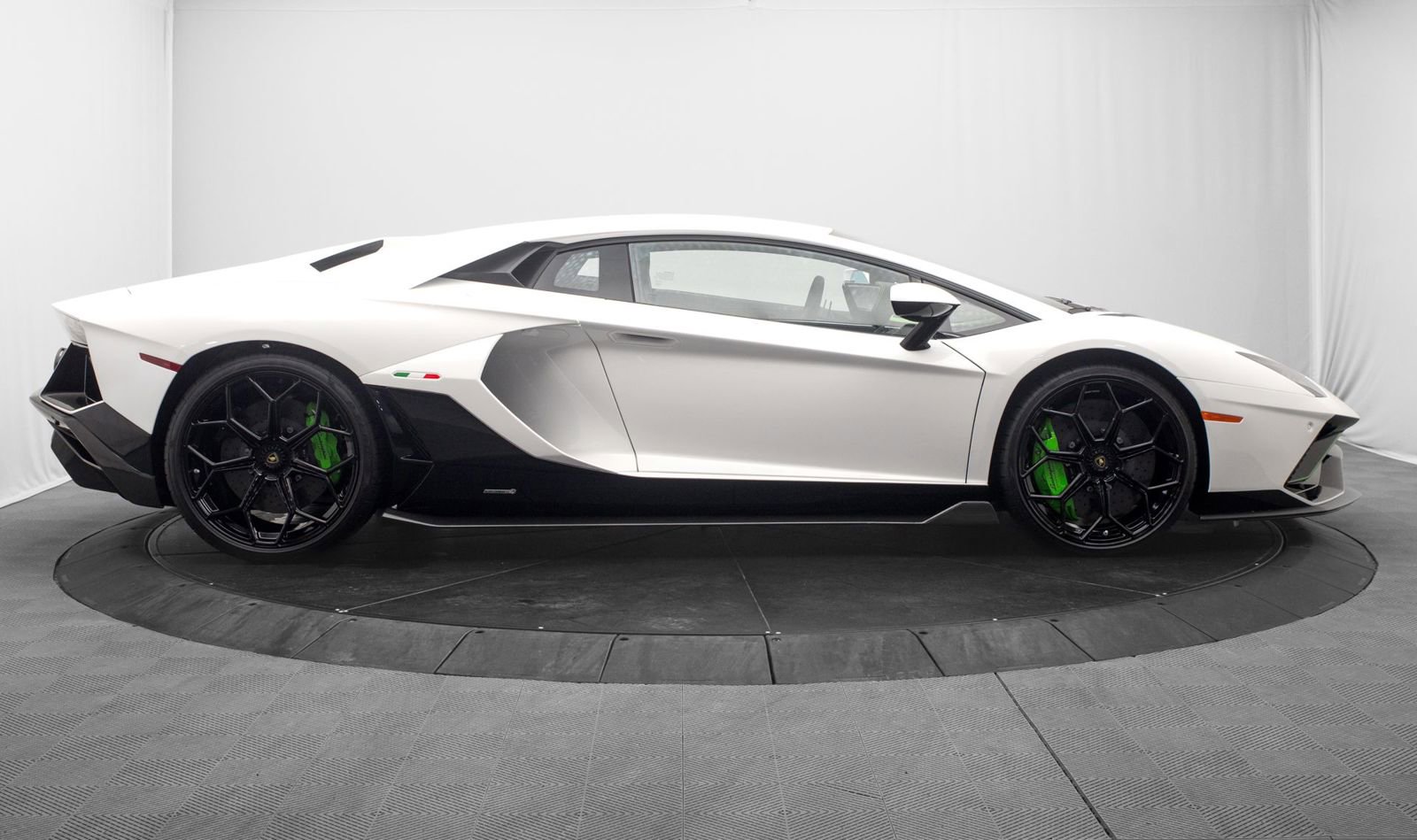 Used 2022 Lamborghini Aventador LP 780-4 Ultimae AWD/4WD image 3
