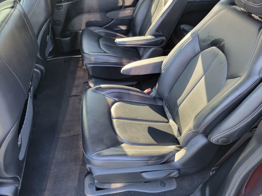Used 2022 Chrysler Pacifica Touring-L w/ S Appearance Package image 12