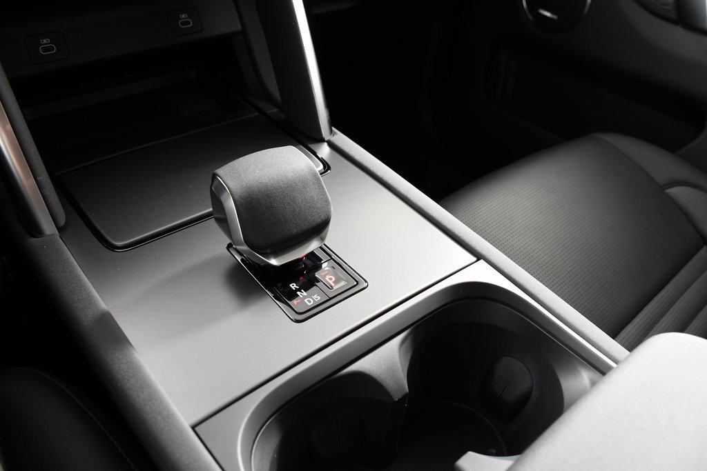 Used 2025 Land Rover Discovery Sport S image 30