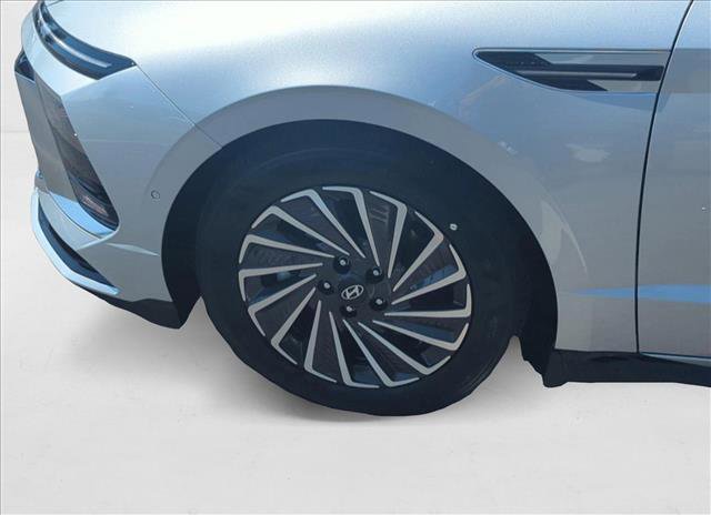 New 2025 Hyundai Sonata Limited image 11