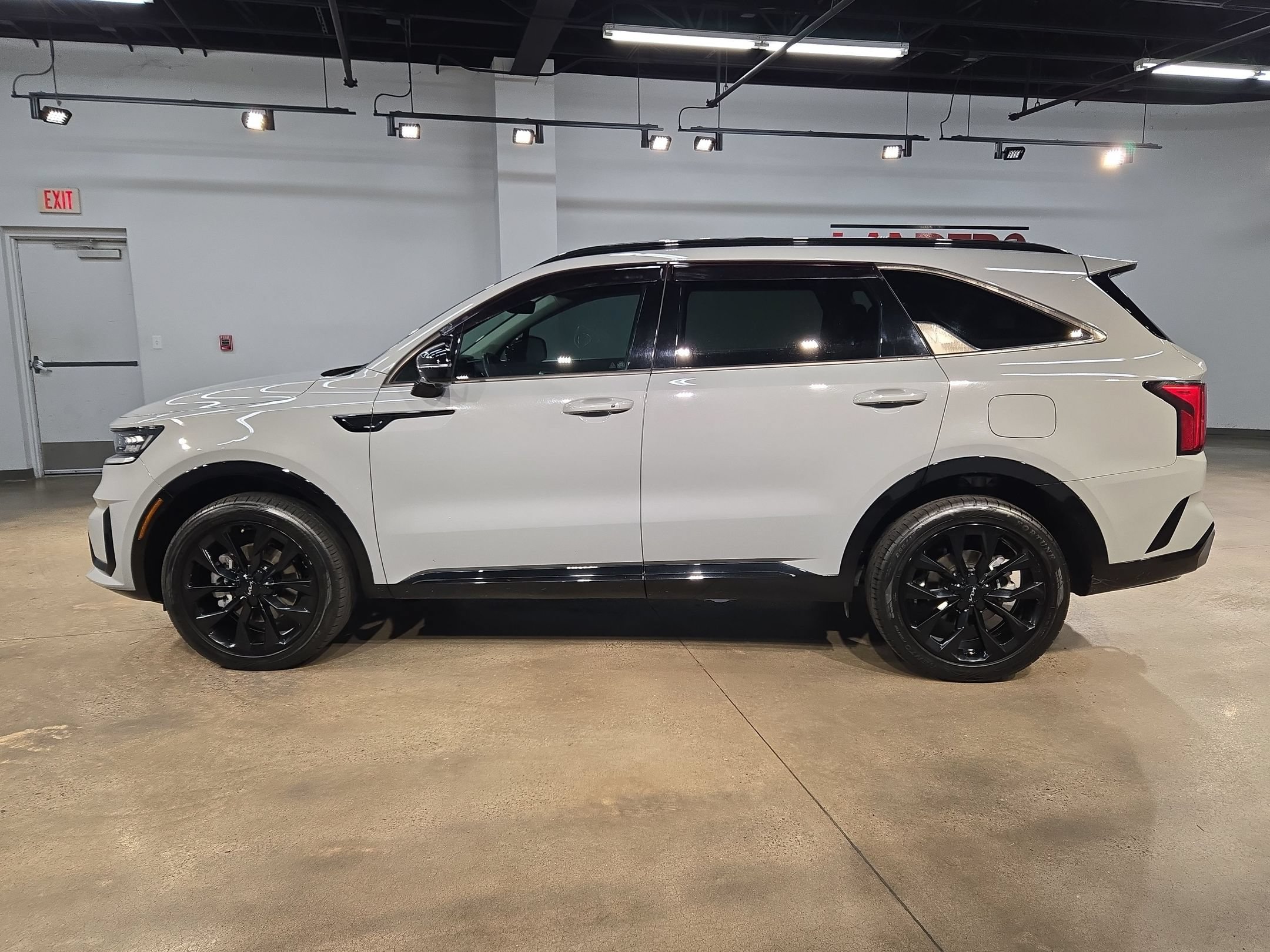 Used 2023 Kia Sorento SX AWD/4WD image 4
