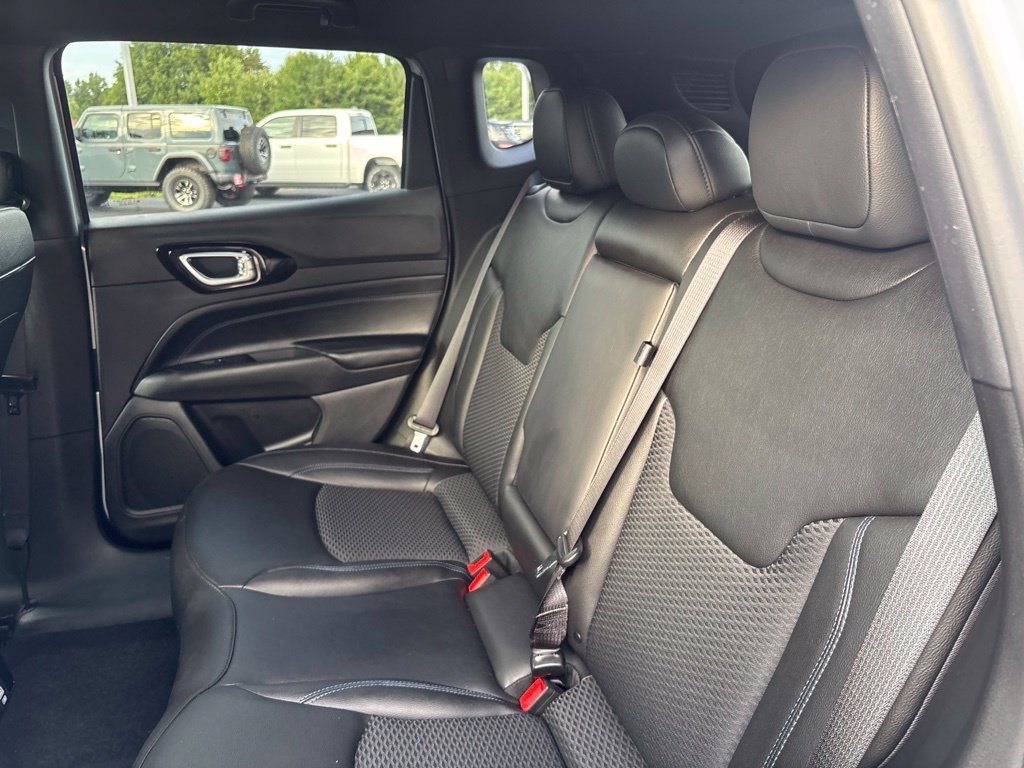 Used 2025 Jeep Compass Latitude w/ Altitude Special Edition AWD/4WD image 28
