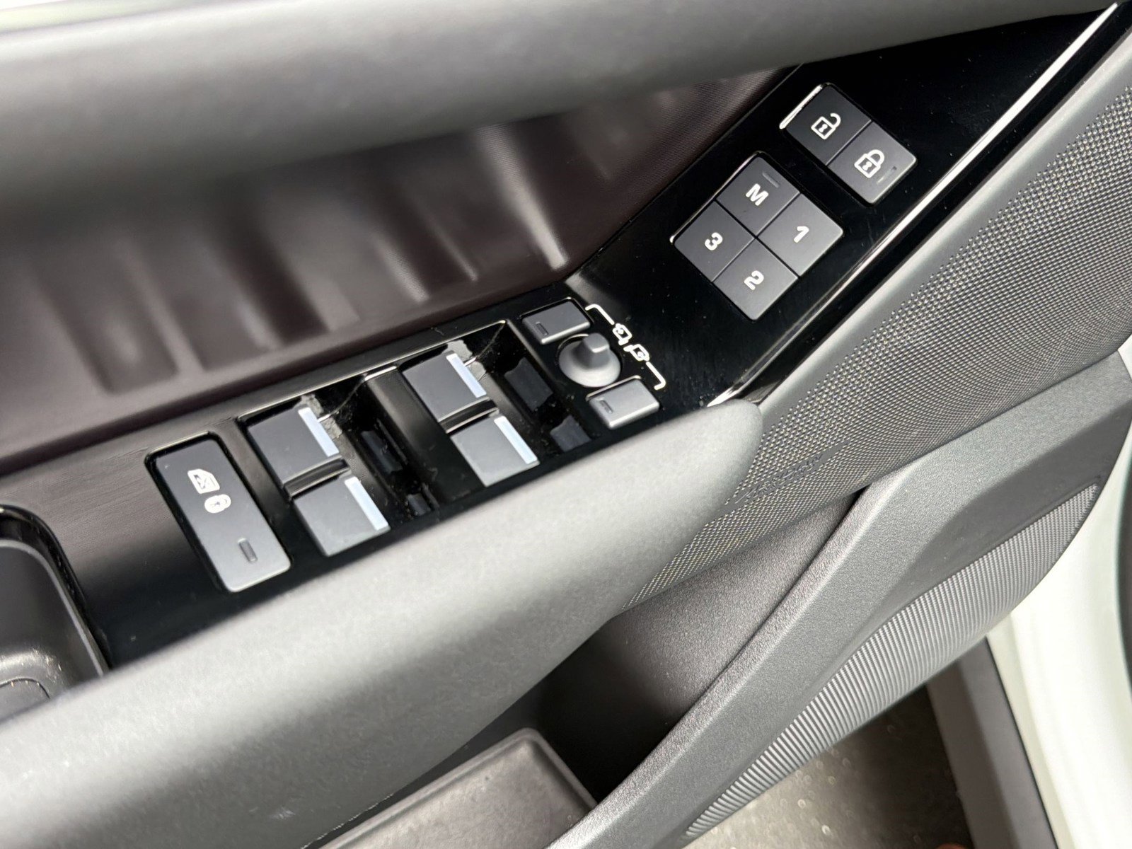 Used 2026 Land Rover Range Rover Velar Dynamic SE image 22