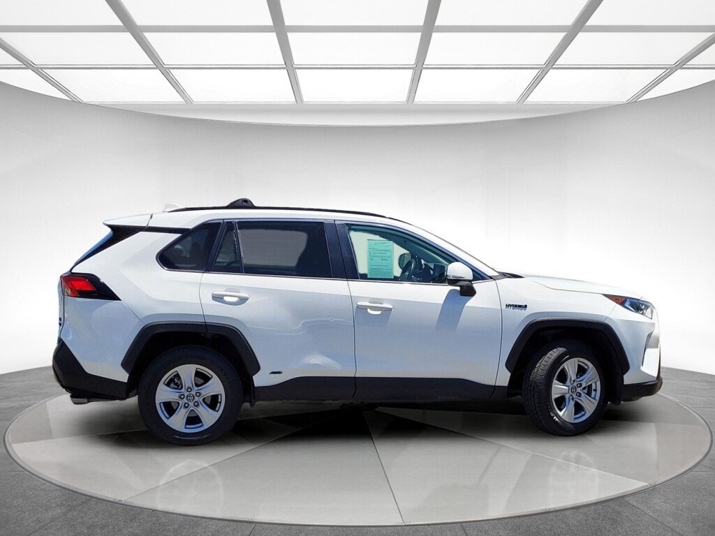 Used 2020 Toyota RAV4 XLE w/ Convenience Package AWD/4WD image 2