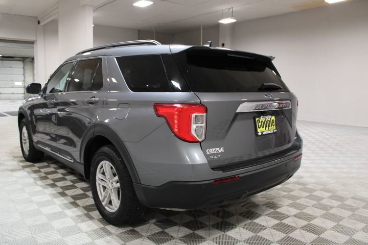 Used 2023 Ford Explorer XLT image 8