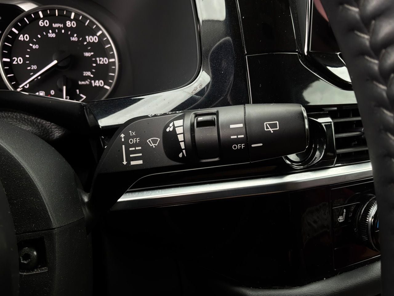 Used 2025 Nissan Pathfinder SV FWD image 39