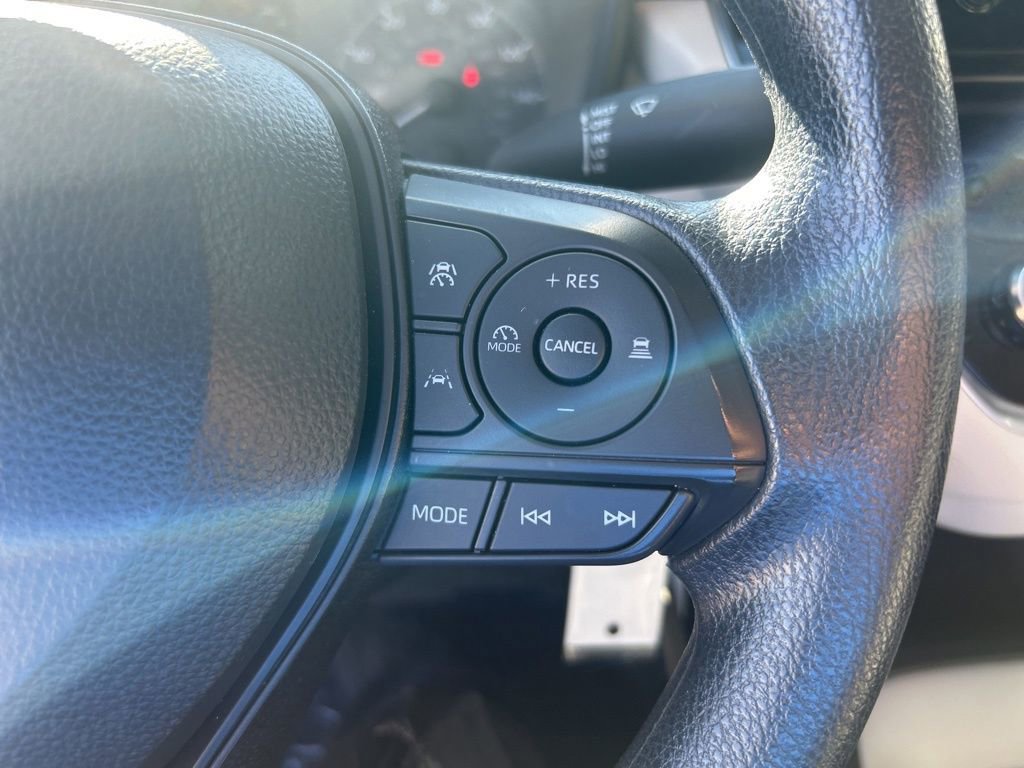 Used 2025 Toyota Corolla LE image 38