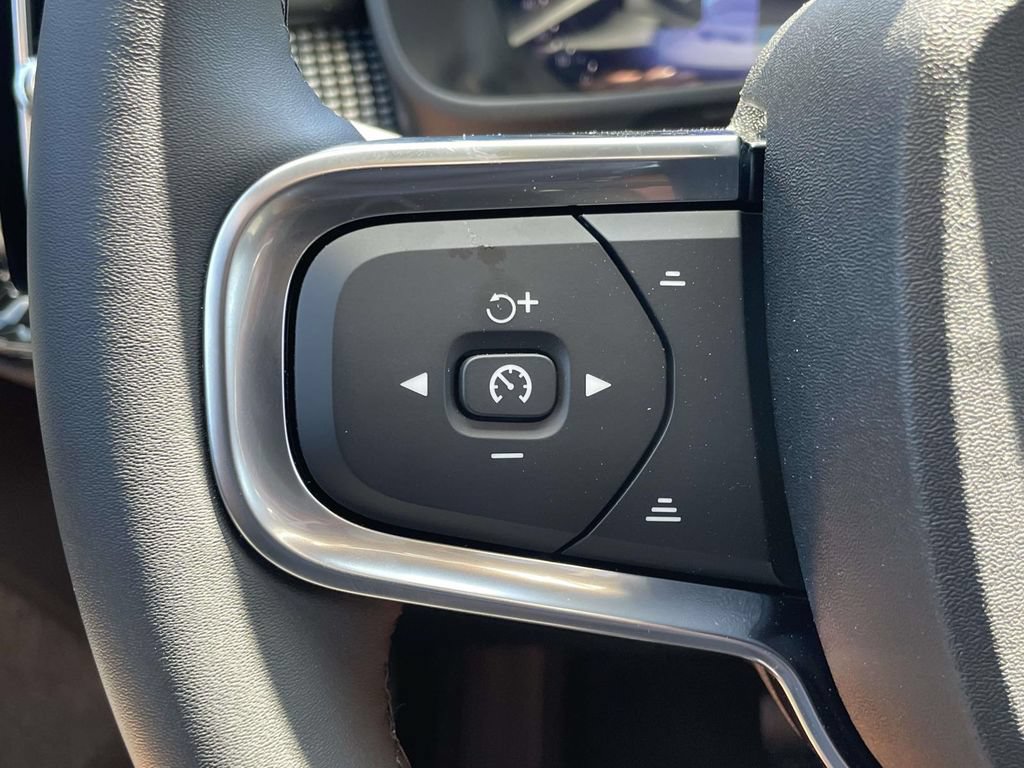 New 2026 Volvo EX40 Ultra AWD/4WD image 9