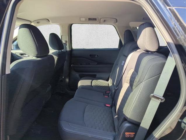 Used 2024 Nissan Pathfinder SV FWD image 18