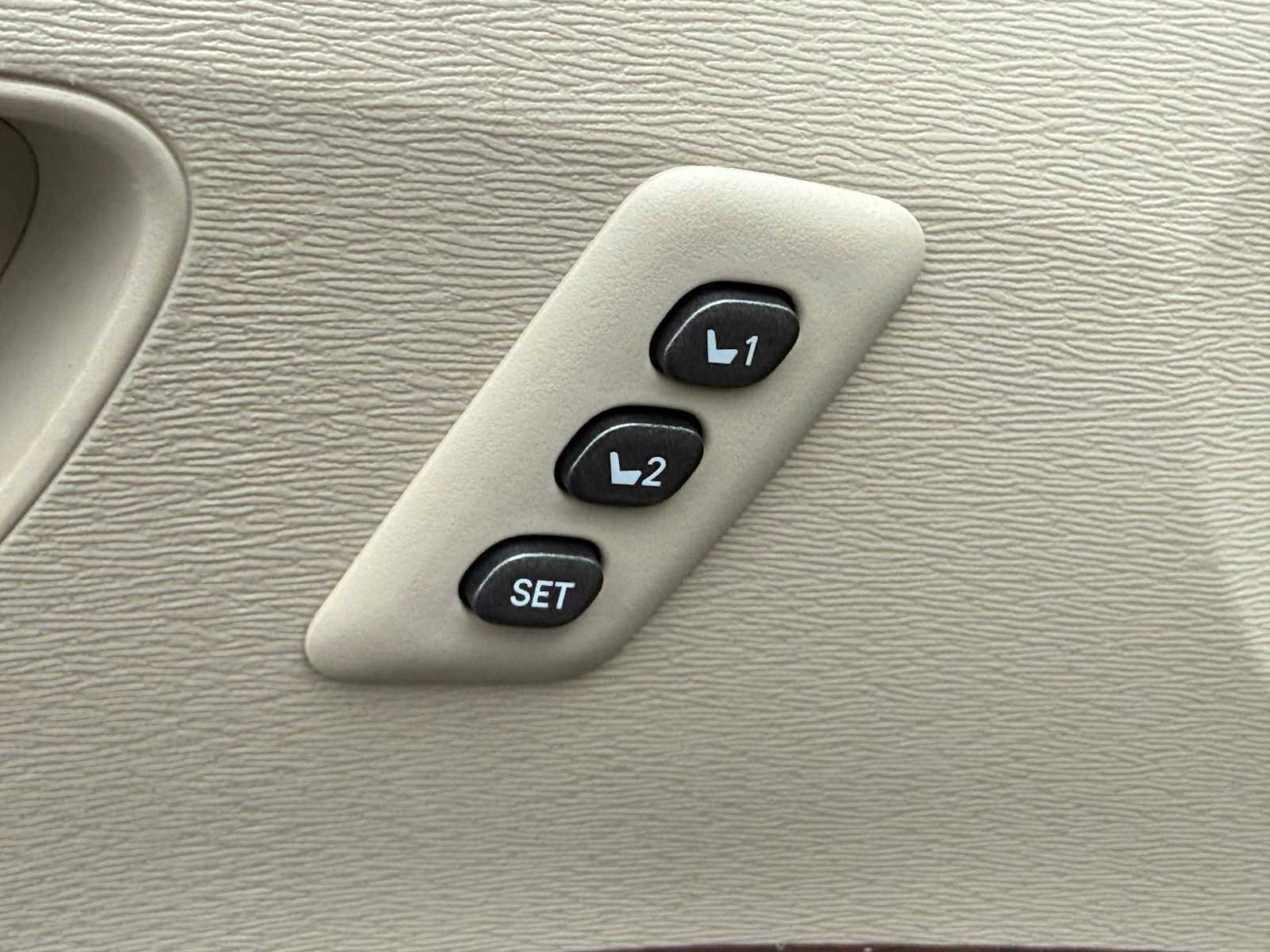 Used 2015 Toyota Venza Limited AWD/4WD image 12