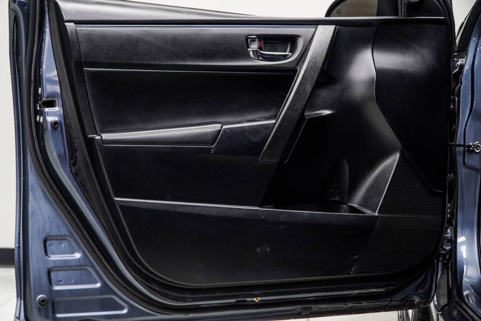 Used 2018 Toyota Corolla SE image 32