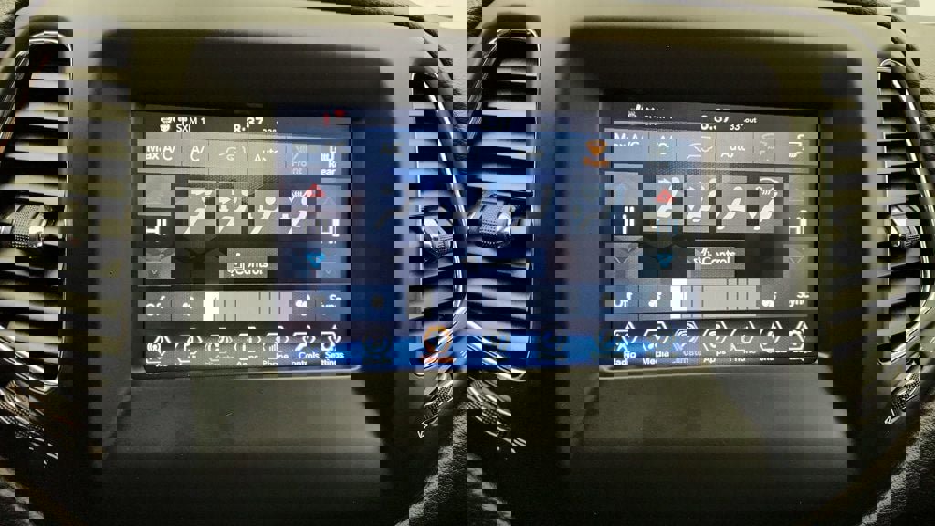 Used 2018 Jeep Compass Latitude w/ Popular Equipment Group image 20