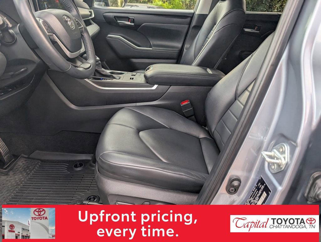 Used 2023 Toyota Highlander XLE FWD image 14