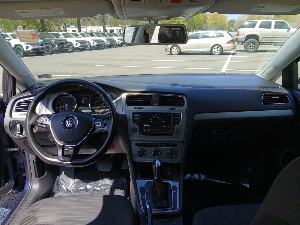 Used 2016 Volkswagen Golf S image 22