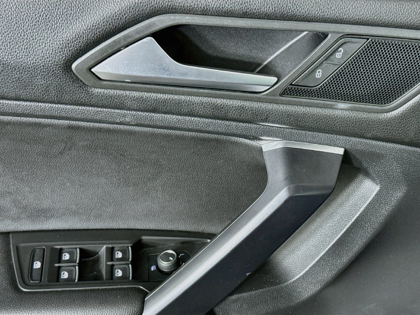 Used 2021 Volkswagen Tiguan SEL FWD image 21