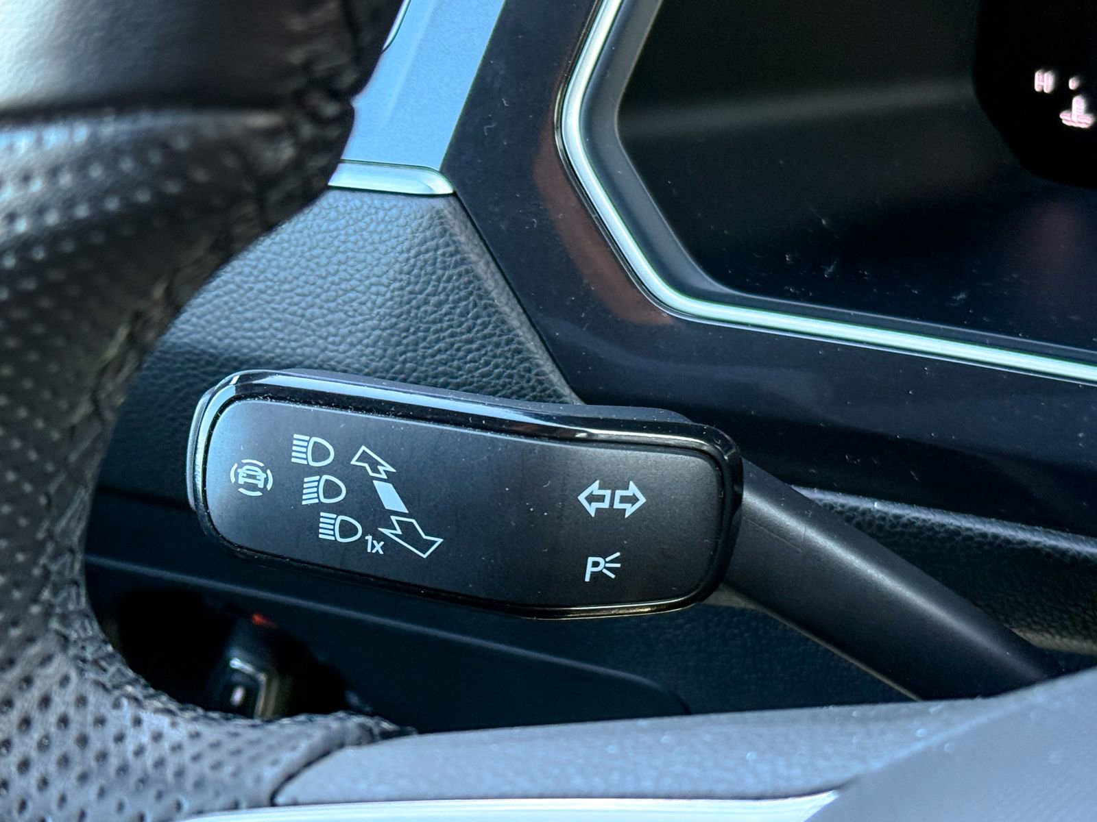 Used 2024 Volkswagen Tiguan SE R-Line image 24