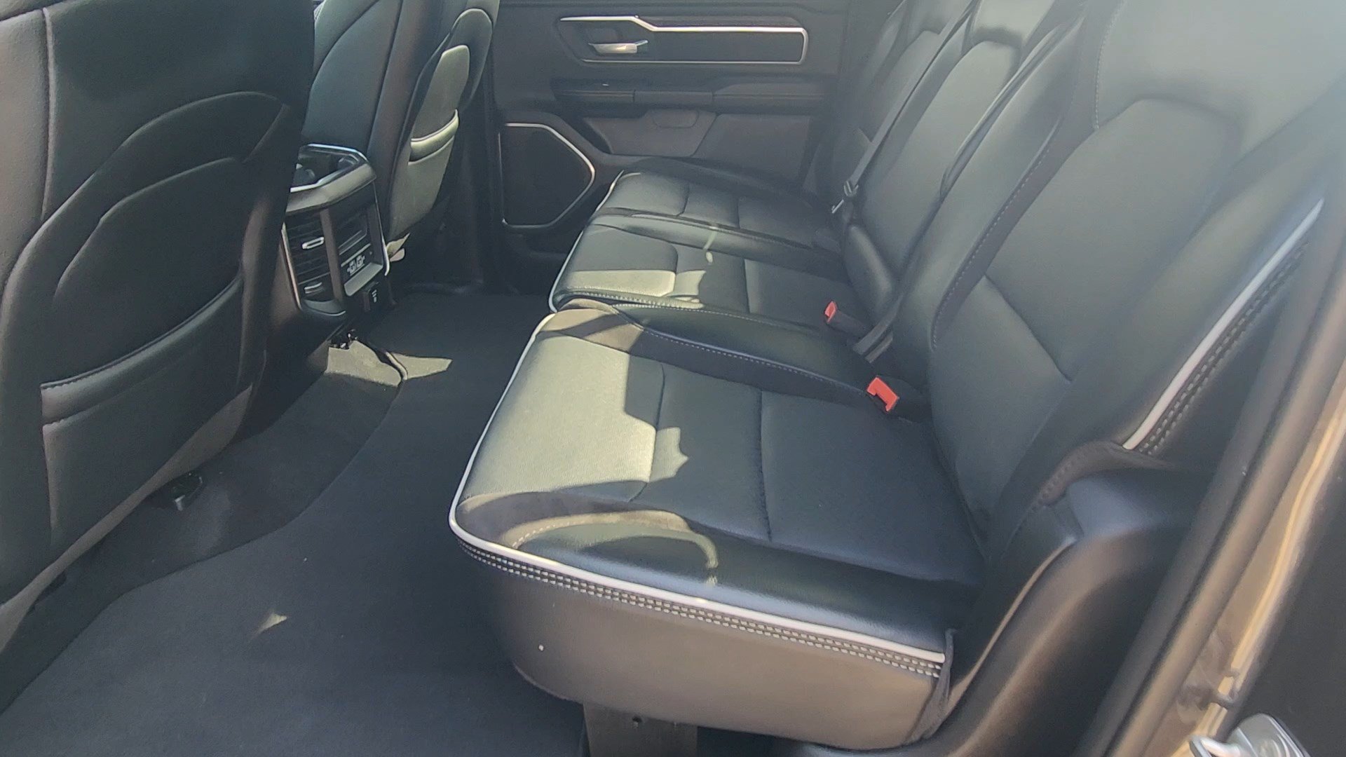 Used 2025 RAM 1500 Laramie w/ Sport Appearance Package AWD/4WD image 22