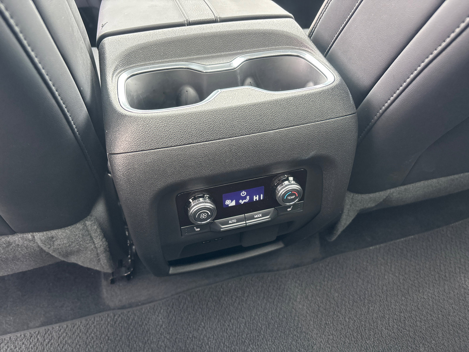 Used 2025 GMC Acadia Denali w/ Super Cruise Package image 31