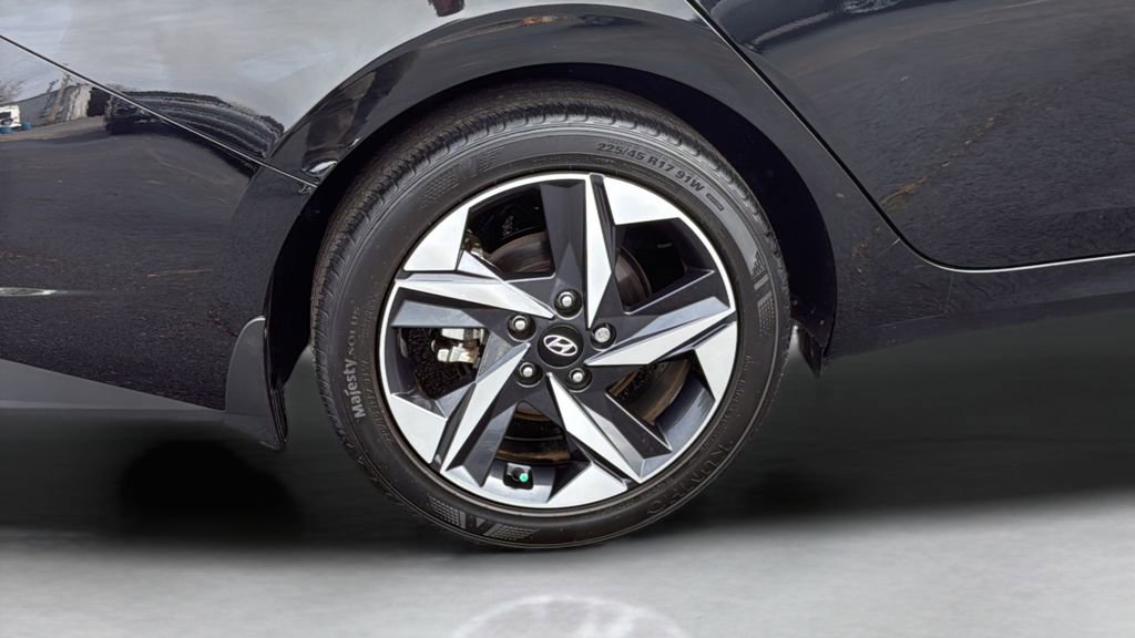 Used 2023 Hyundai Elantra SEL w/ Convenience Package image 16