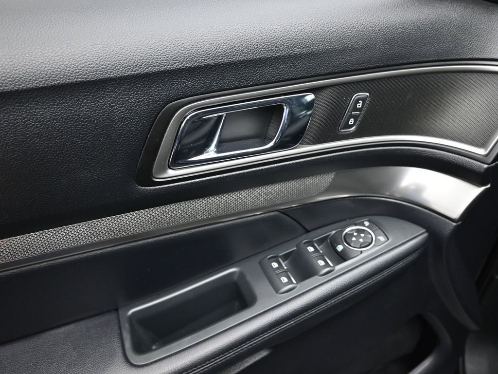 Certified 2018 Ford Explorer XLT image 11