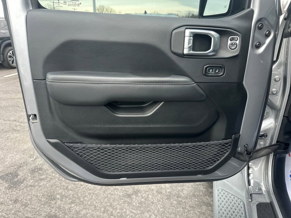 Used 2020 Jeep Gladiator Overland image 14