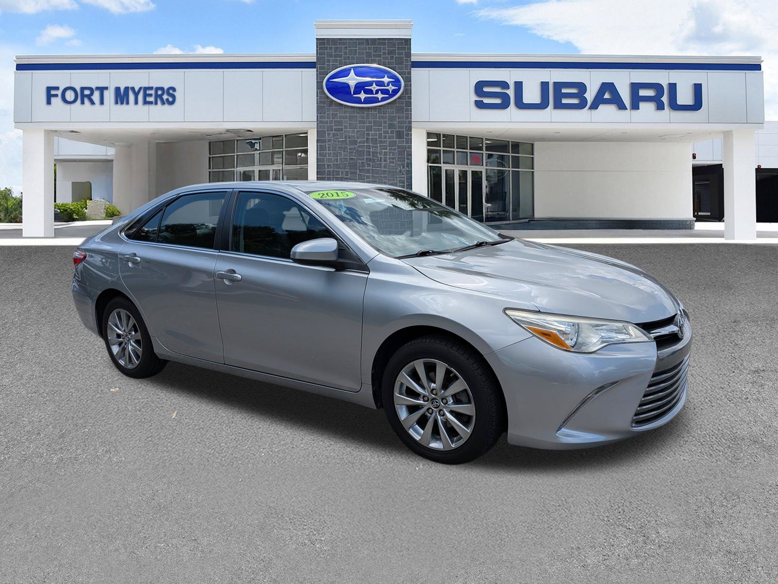 Used 2015 Toyota Camry XLE w/ Moonroof Package FWD video 1