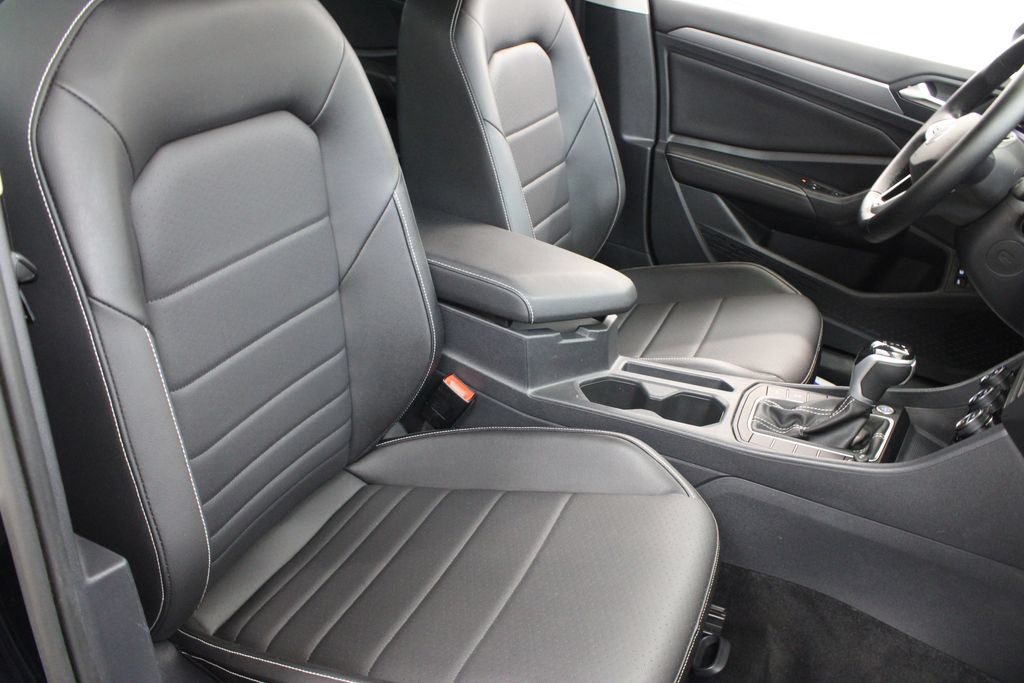 Certified 2023 Volkswagen Jetta SE FWD image 23