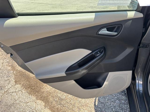 Used 2018 Ford Focus SE FWD image 12