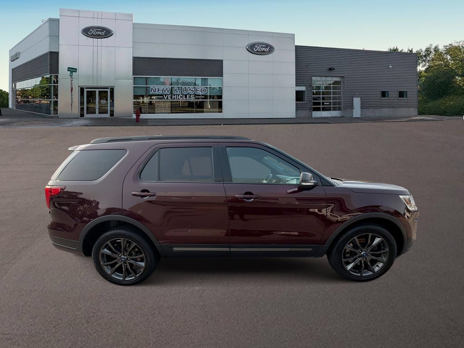 Used 2019 Ford Explorer XLT w/ Equipment Group 202A FWD image 10