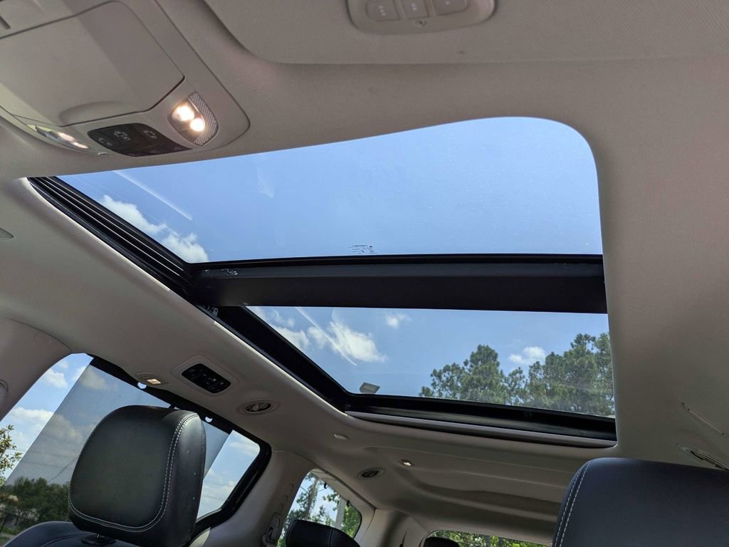 Used 2022 Chrysler Pacifica Limited FWD image 26