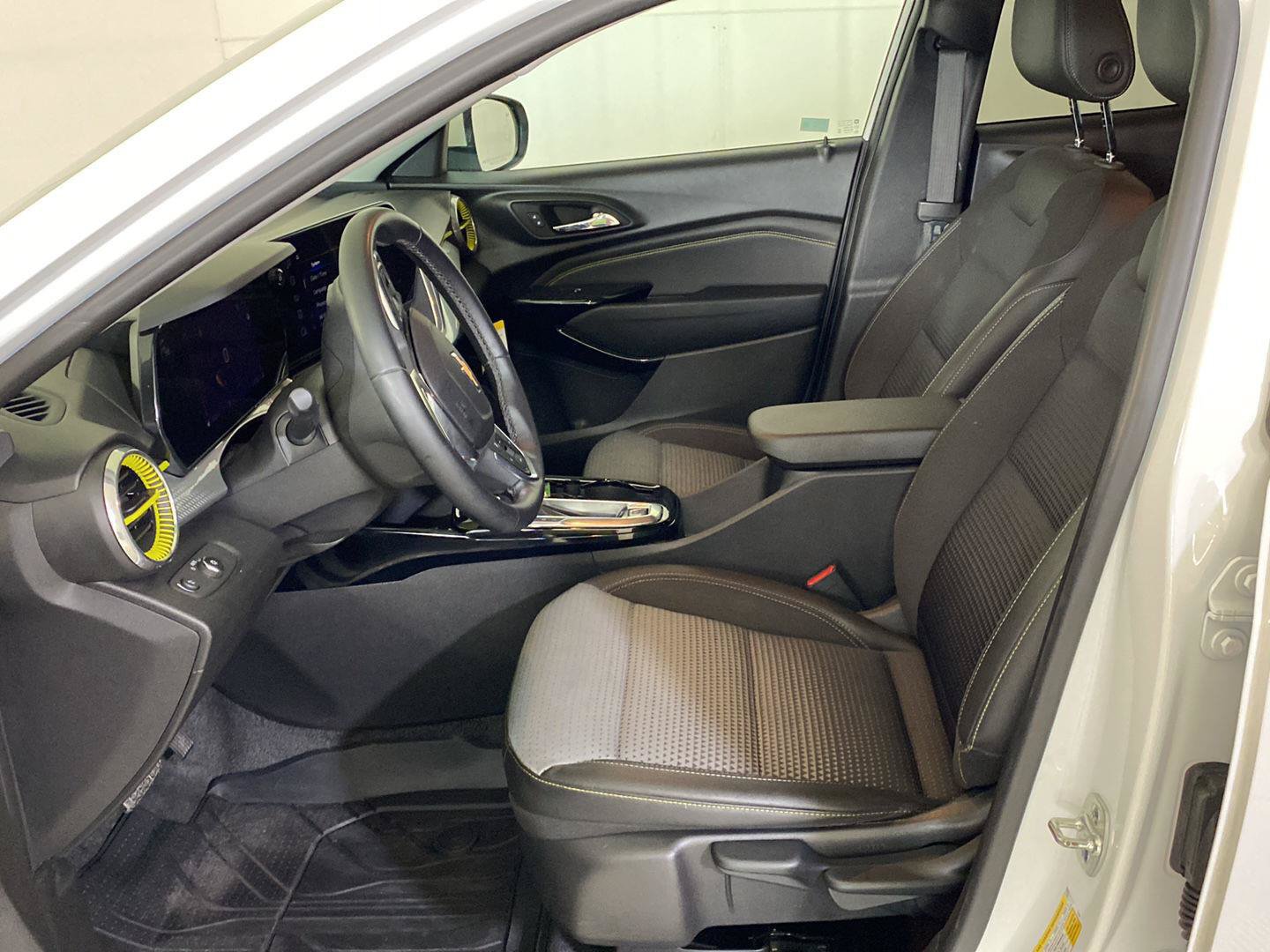 Certified 2024 Chevrolet Trax LT w/ Driver Confidence Package FWD image 27