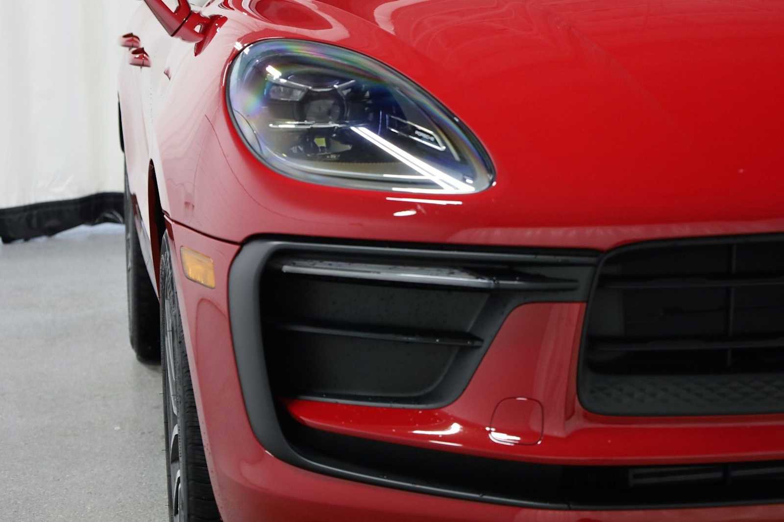 Certified 2025 Porsche Macan image 15