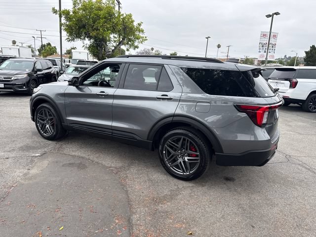 Used 2025 Ford Explorer ST-Line w/ ST-Line Street Pack AWD/4WD image 3