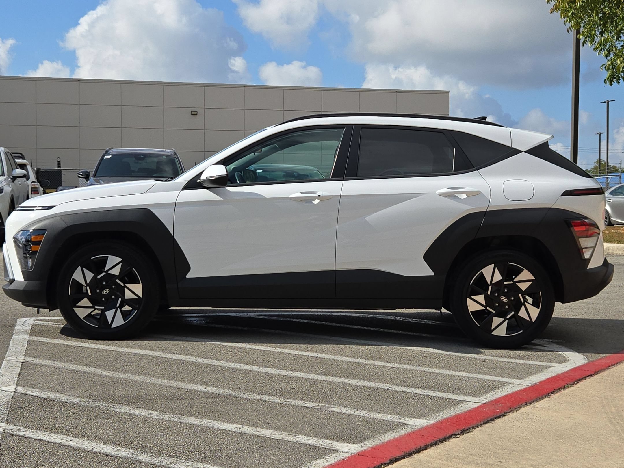 Used 2025 Hyundai Kona SEL FWD image 6