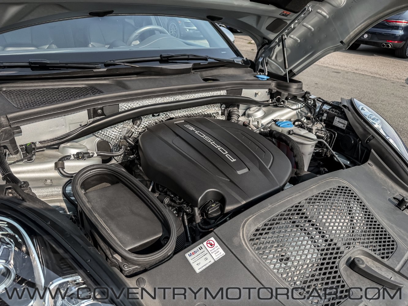 Used 2018 Porsche Macan Sport Edition AWD/4WD image 18