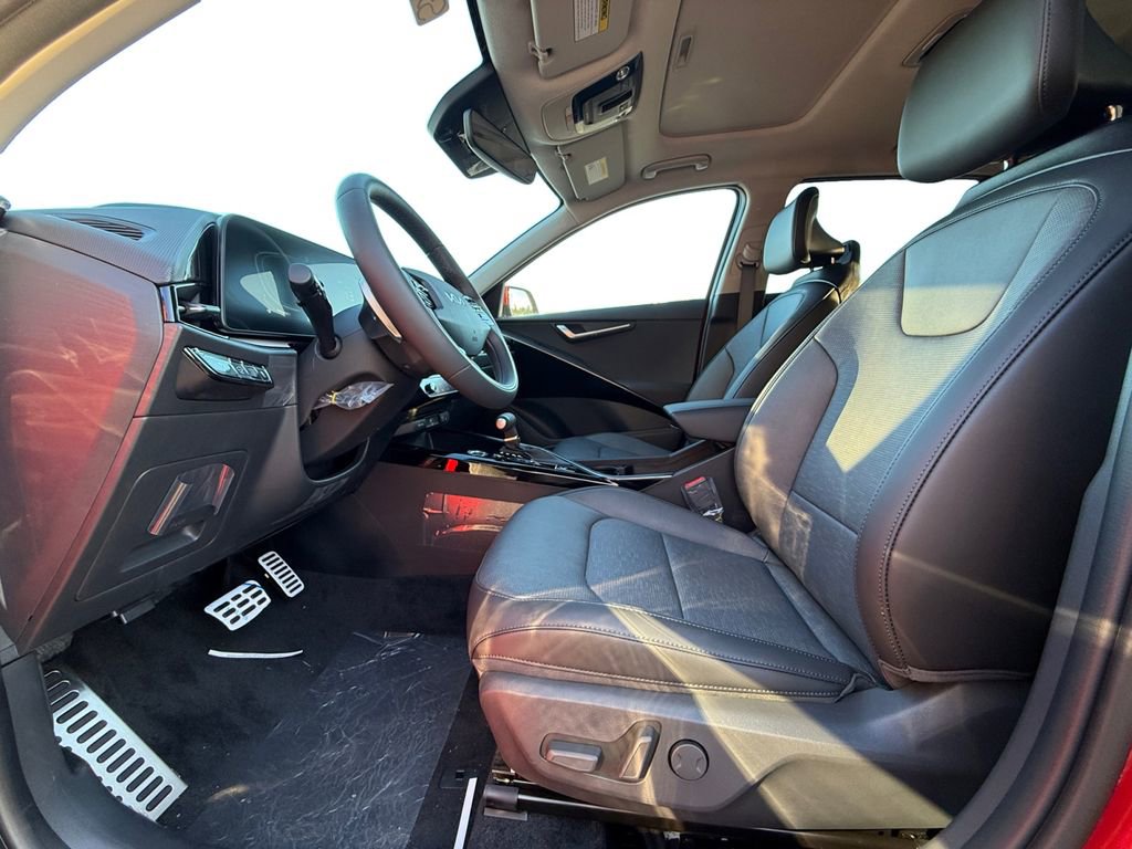 New 2025 Kia Niro SX Touring image 9
