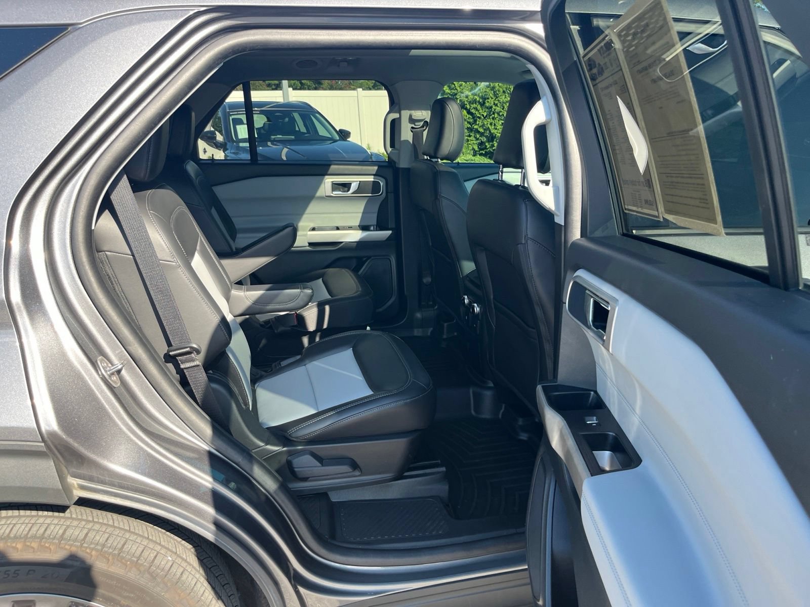 Used 2024 Ford Explorer XLT w/ Equipment Group 202A AWD/4WD image 37