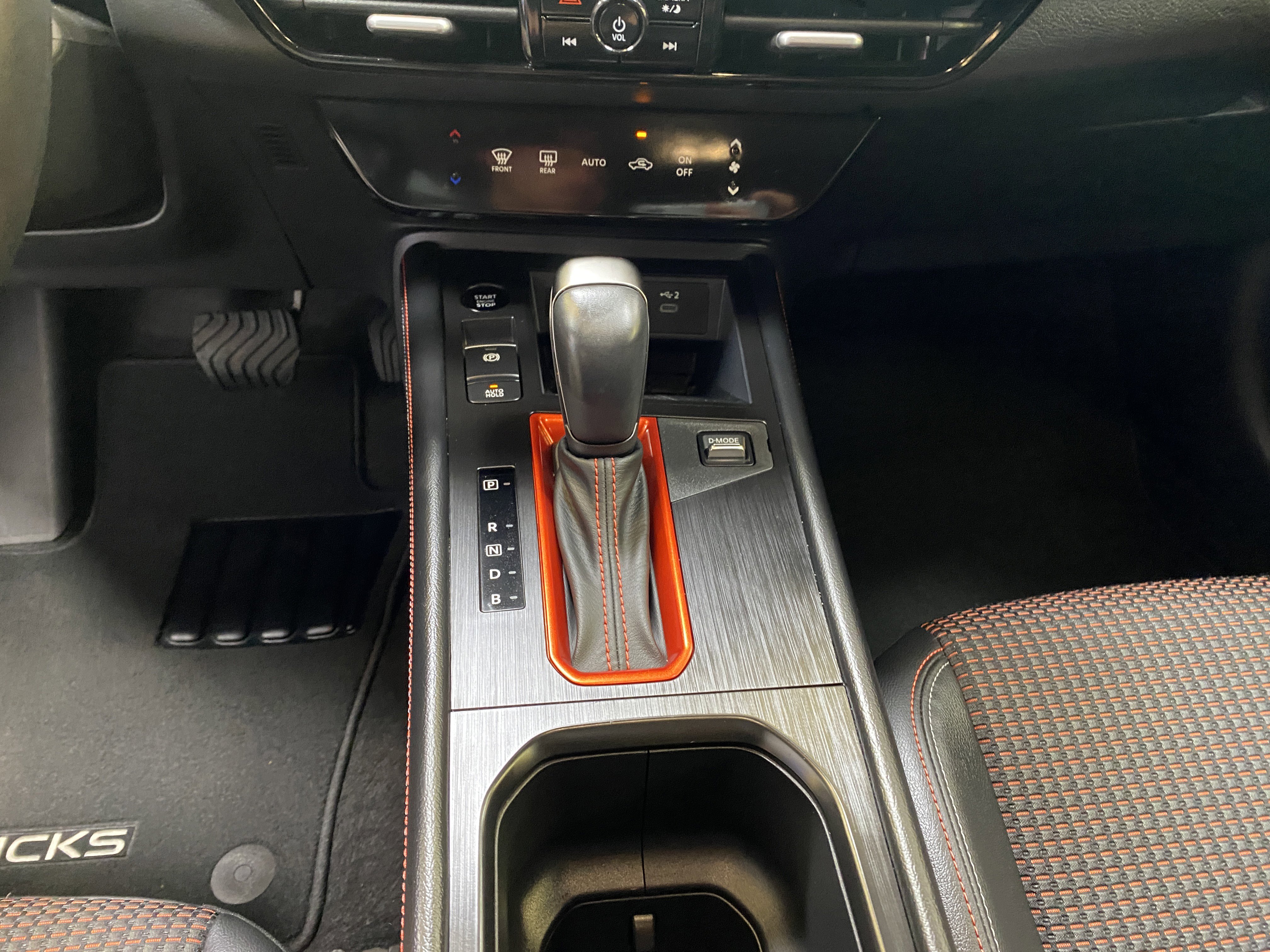 Used 2025 Nissan Kicks SR image 43
