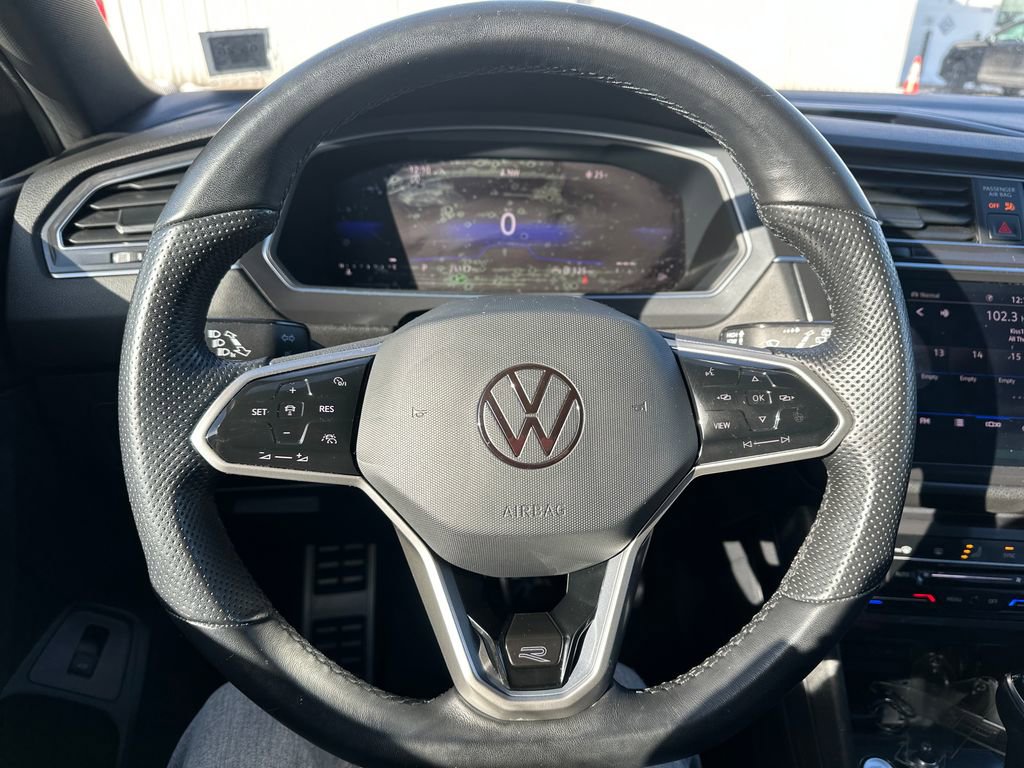 Certified 2022 Volkswagen Tiguan SE R-Line image 7