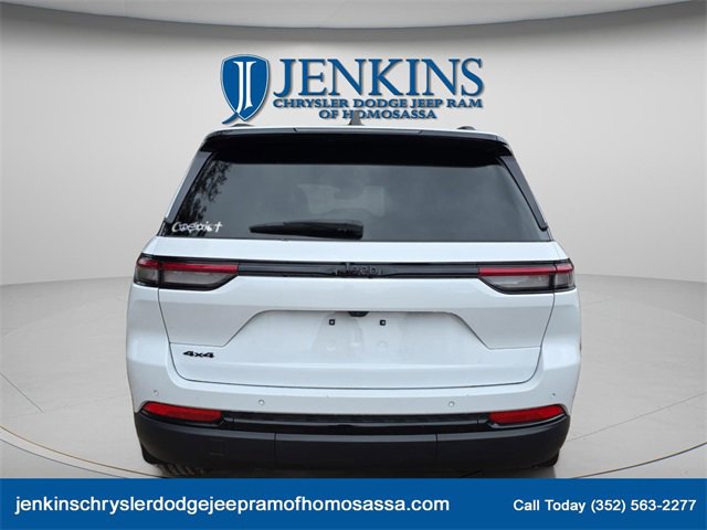 Used 2024 Jeep Grand Cherokee Altitude image 4