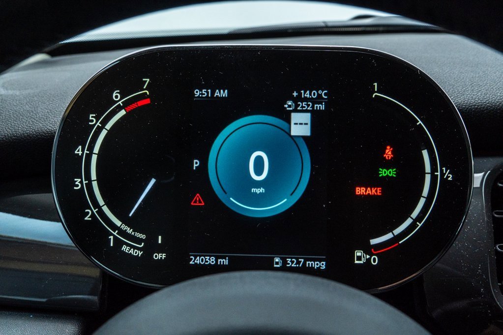 Used 2022 MINI Cooper 2-Door Hardtop image 13