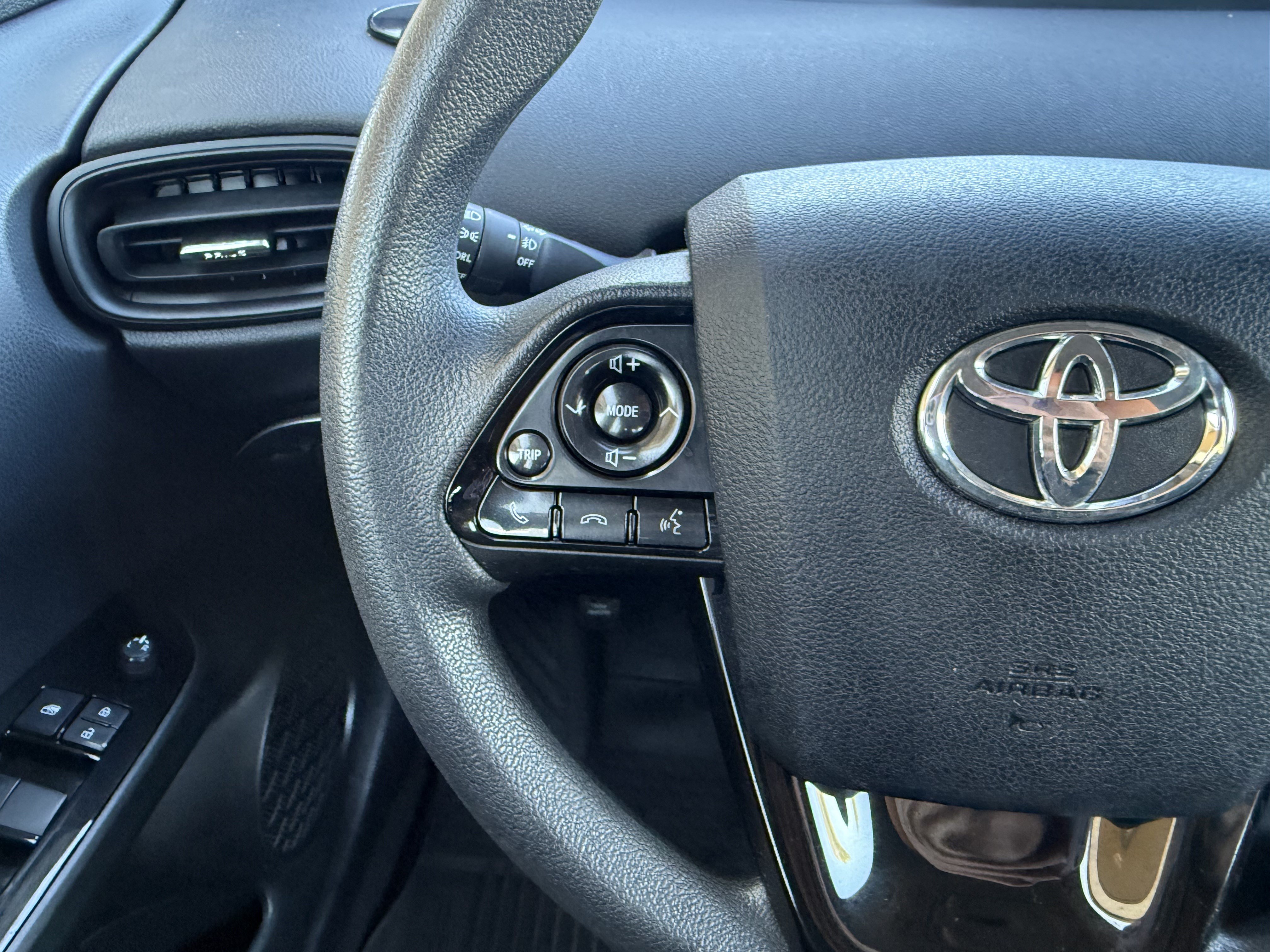 Used 2022 Toyota Prius LE AWD/4WD image 14