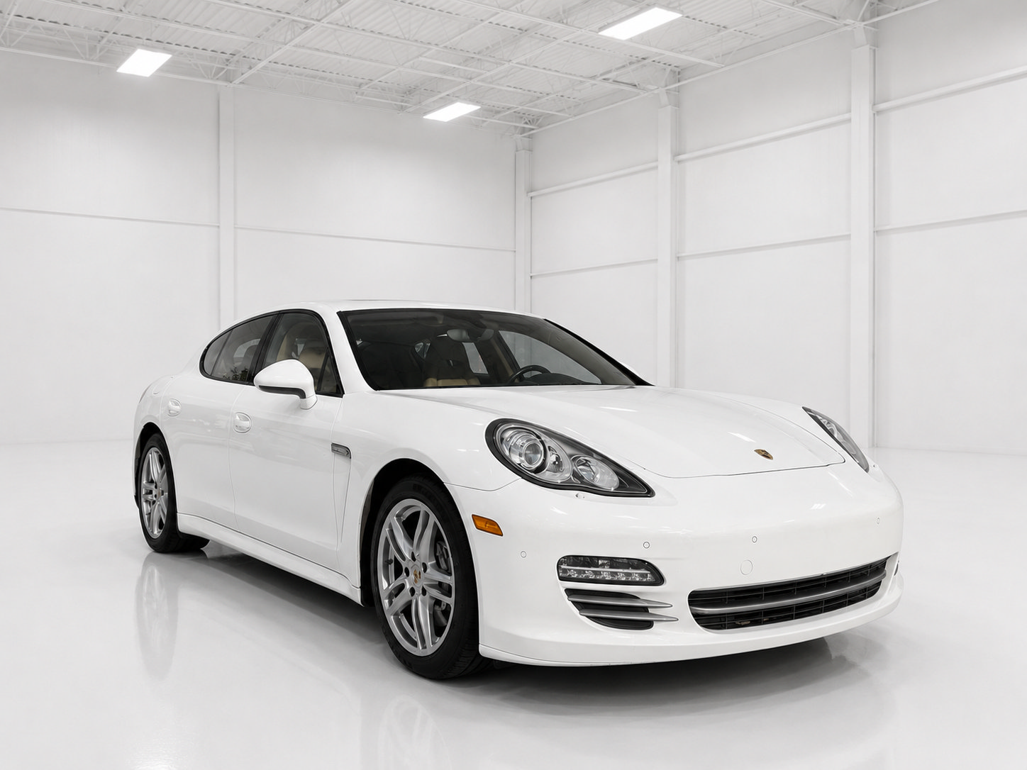 Used 2013 Porsche Panamera image 4