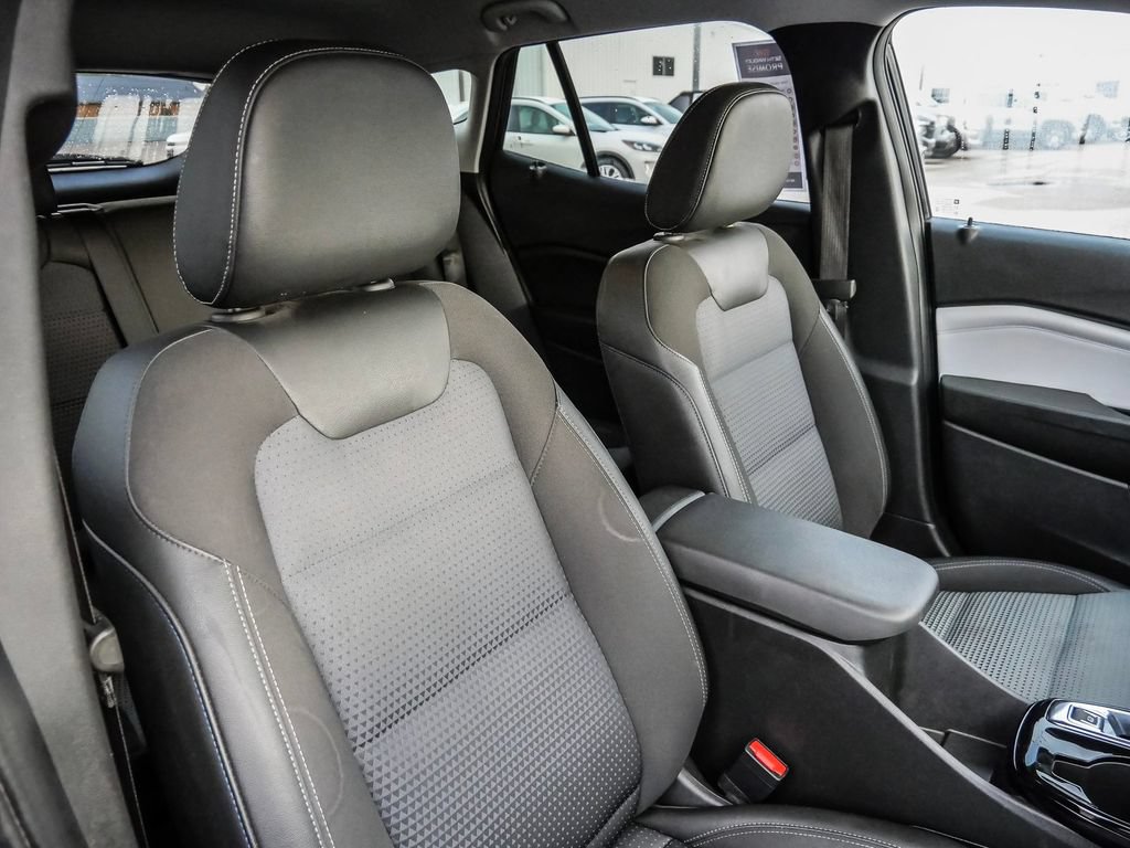 Used 2025 Chevrolet Trax LT FWD image 16