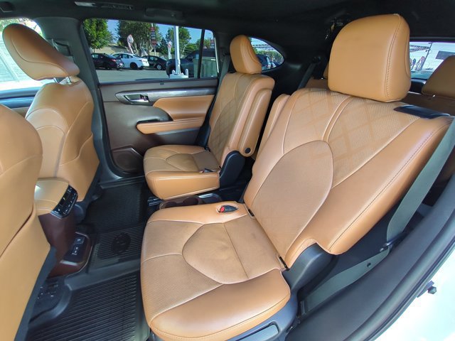 Used 2022 Toyota Highlander Platinum AWD/4WD image 14
