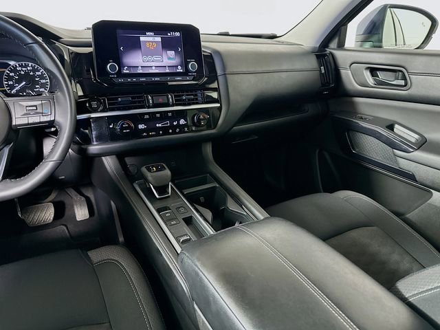 Used 2025 Nissan Pathfinder SV image 24