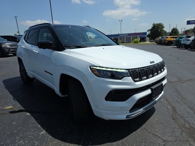 Used 2025 Jeep Compass Limited w/ Driver Assist Group I AWD/4WD image 9