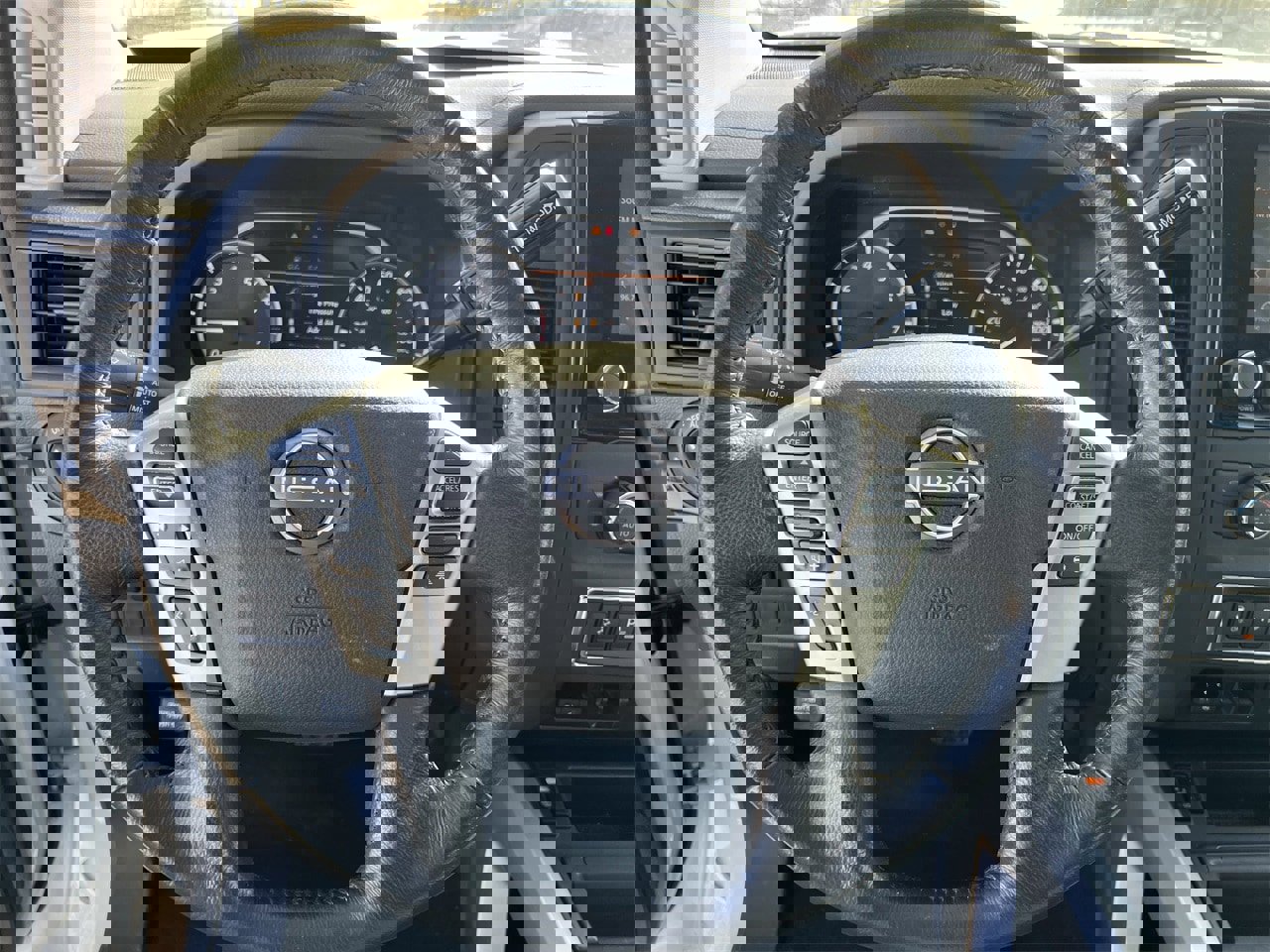 Certified 2024 Nissan Titan SV w/ SV Convenience Package image 7