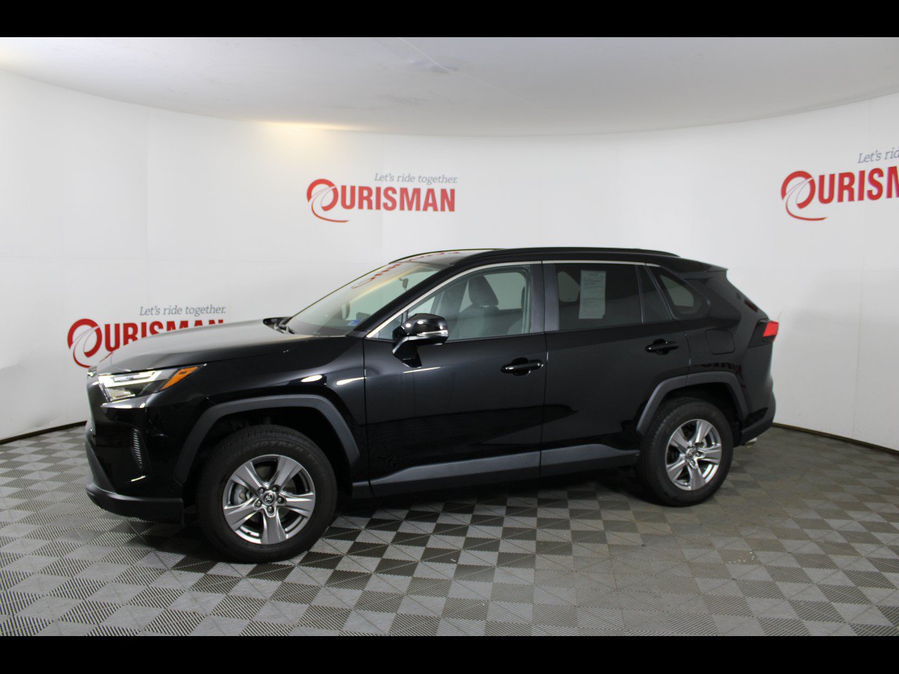 Used 2025 Toyota RAV4 XLE w/ Convenience Package AWD/4WD image 3